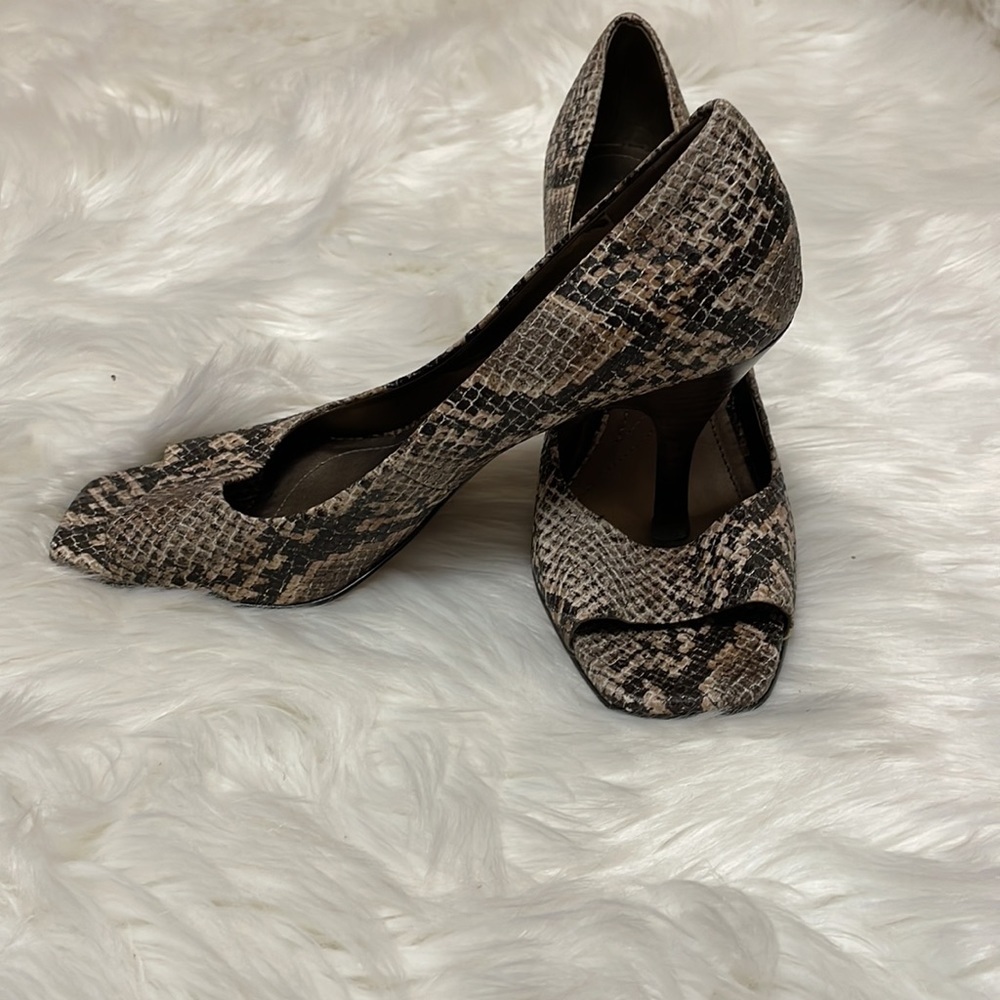 Tahari Snakeskin Peep Toe Heels C2